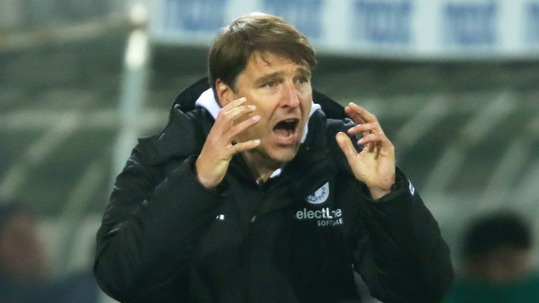 Madgeburg-Trainer Michael Oenning erlebt in Fürth ein Wechselbad der Gefühle.