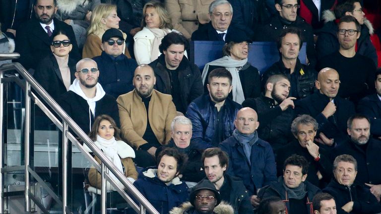 Zahlreiche Stars sehen de Kracher zwischen PSG und Liverpool live im Stadion.
