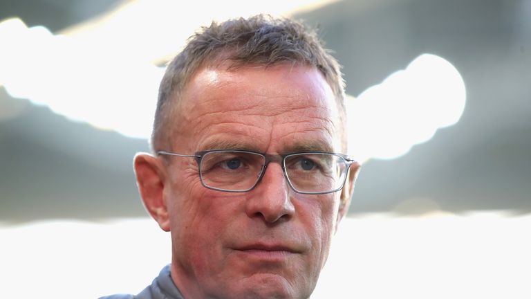 Leipzig-Trainer Ralf Ranknick frotzelt gegen Bundestrainer Joachim Löw. 
