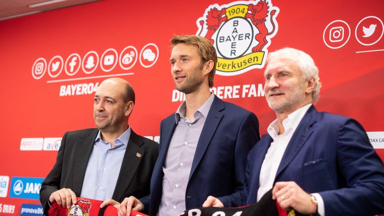 Leverkusener Führungsriege: Fernando Carro, Simon Rolfes und Rudi Völler (v.l.).