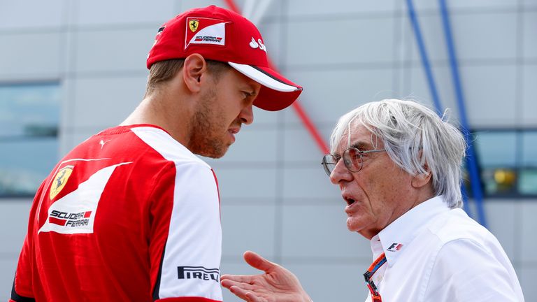 Ex-Formel 1-Boss Bernie Ecclestone (r.) übt Kritik an Sebastian Vettel (l.)