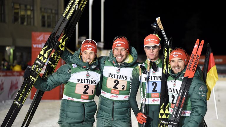 Die Staffel der deutschen Kombinierer feiert einen Saisonauftakt nach Maß.