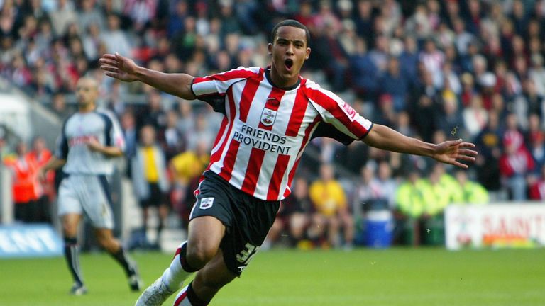 SOUTHAMPTON, UNITED KINGDOM - OCTOBER 29: Theo Walcott of Southampton celebrates scoring a goal during the Coca-Cola Championship match between Southampton and Stoke City at St Mary's Stadium on October 29, 2005 in Southampton, England.   (Photo by Julian Finney/Getty Images) *** Local Caption *** Theo Walcott