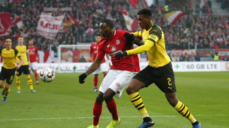 ABWEHR - Dan-Axel Zagadou (Borussia Dortmund): Der junge Franzose zeigte sich sehr passsicher und unterband viele Angriffe der Mainzer. Hatten zudem die zweitmeisten Ballkontakte (98).