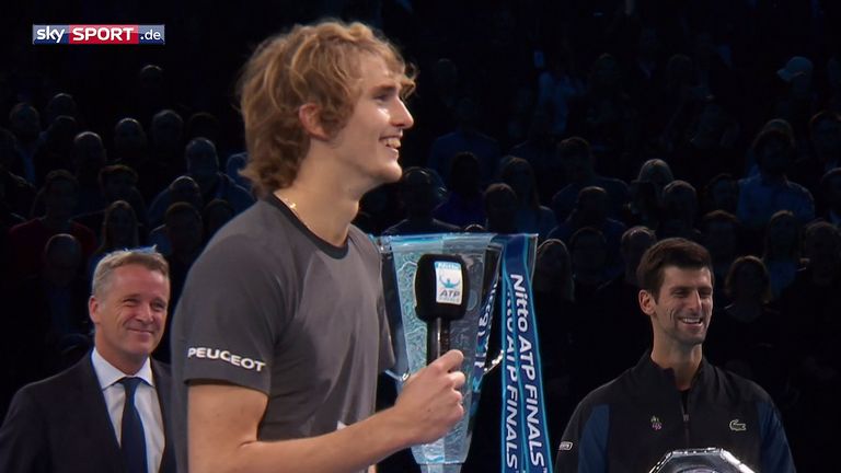 Alexander Zverev unterhält Novak Djokovic und das Publikum in London mit einer gewitzten Dankesrede.