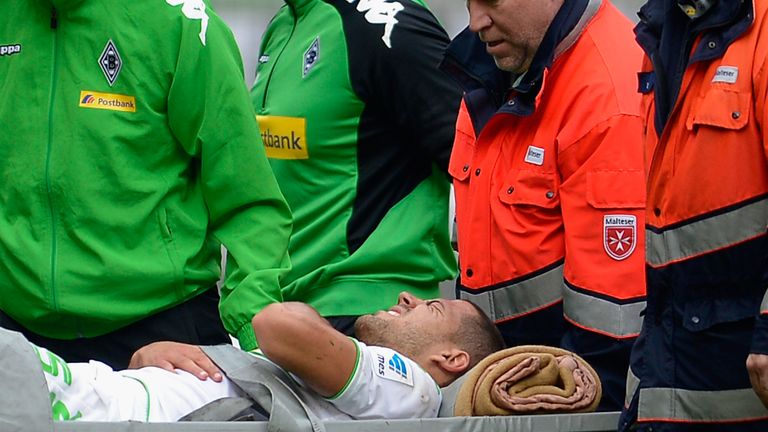 Ebenfalls mit 27 Jahren war Alvaro Dominguez, der in der Bundesliga für Mönchengladbach tätig war, zum Karriereende gezwungen. Der Spanier fiel wegen Rückenproblemen über ein Jahr aus und konnte danach nicht mehr seinem Beruf als Fußballer nachgehen.