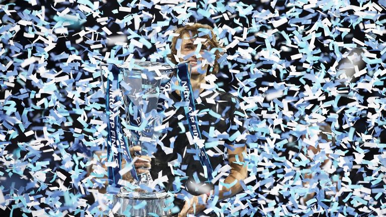 November 2018: Game, Set, Match! Alexander Zverev entzaubert im Endspiel der ATP-Finals Novak Djokovic mit 6:4, 6:3. Nach seinem Triumph steht Deutschlands Nummer eins im Konfetti-Regen von London.