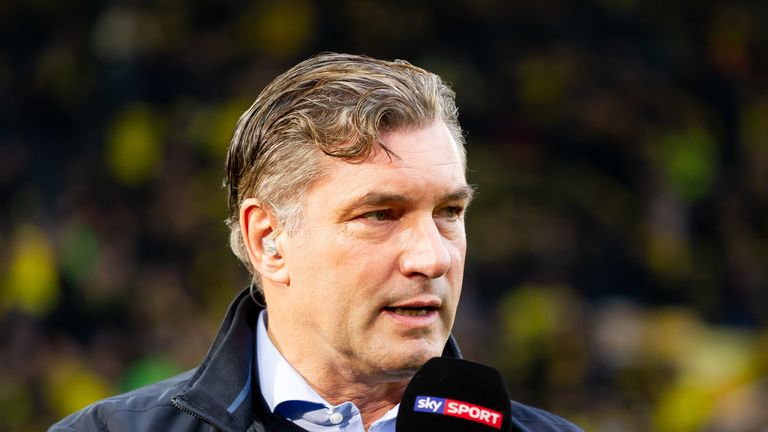 Michael Zorc und Borussia Dortmund reisen als Tabellenführer zu Schalke 04.