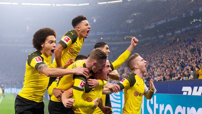 1. Borussia Dortmund: In der Liga noch immer ungeschlagen und mit Derbysieg im Rücken stürmt der BVB die Spitze in unserem Ranking. Ob dreckige Siege, Zusammenhalt oder Favres Händchen: Bei Schwarz-Gelb läuft's. Jetzt soll der Gruppensieg (A) her.