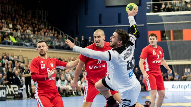 Die deutschen Handballer feiern gegen Polen einen deutlichen Sieg.