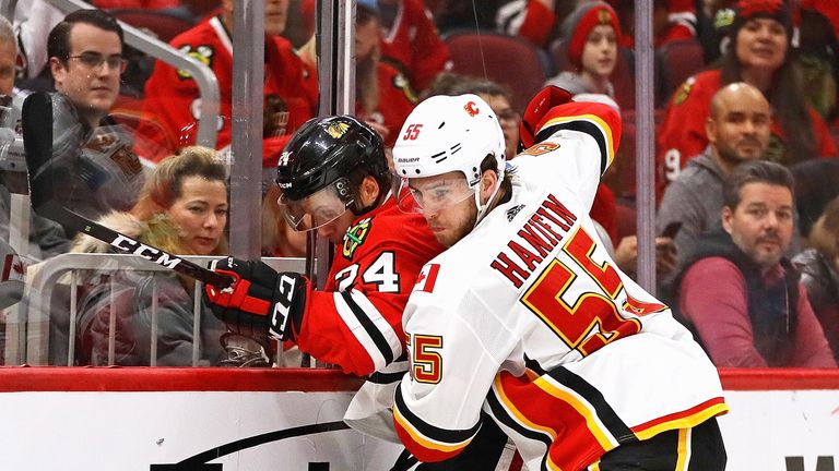 Dominik Kahun (l.) wechselte von Red Bull München zu den Chicago Blackhawks.