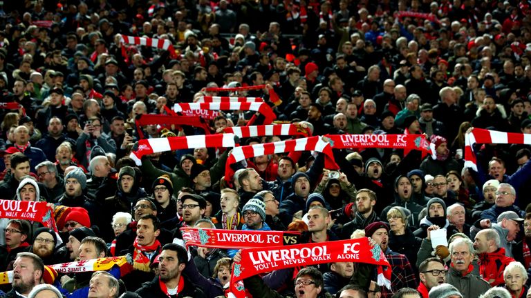 14. FC Liverpool - Zuschauerschnitt: 52.677, Fassungsvermögen: 53.394, Heimspiele/ausverkauft: 9/5
(Quelle: transfermarkt.de)