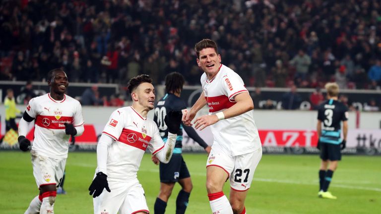 Mario Gomez schießt den VfB Stuttgart mit seinem Doppelpack gegen Hertha BSC zum Sieg.