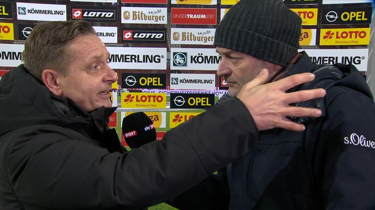 Hannovers Manager Horst Heldt redet sich am Sky Mikrofon in Rage