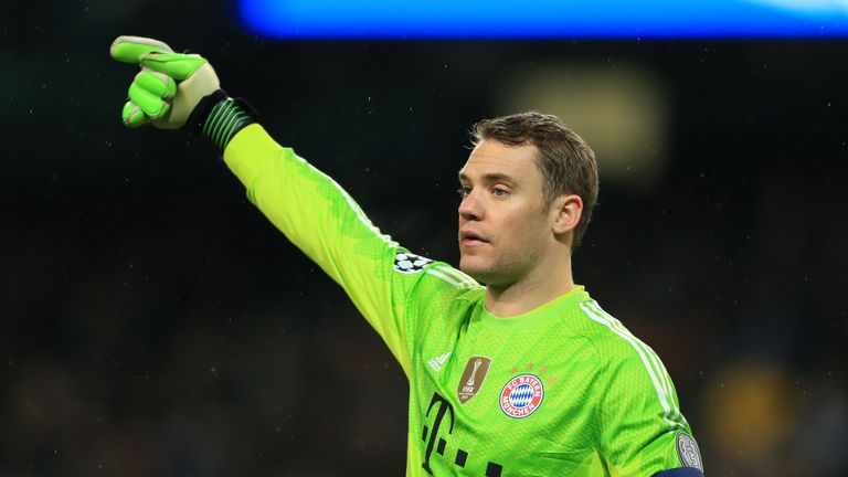 2014 hätte der nächste Bayern-Star gewonnen. Manuel Neuer landete hinter CR7 (Platz eins) und Lionel Messi (Platz zwei) auf dem dritten Rang.