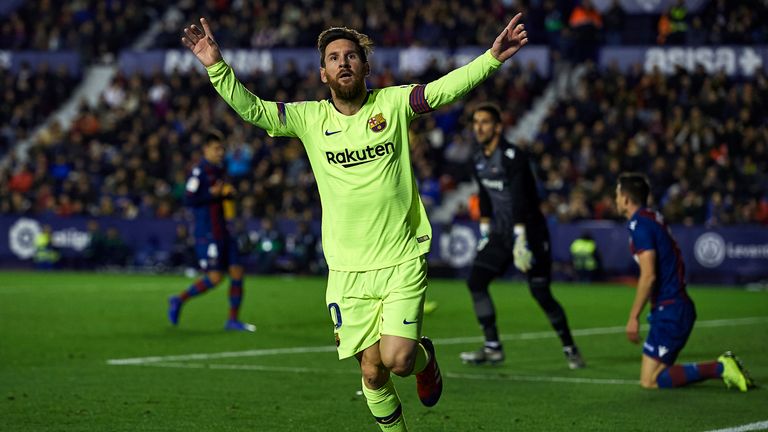 Der fünfmalige Weltfußballer Messi schnürte einen Dreierpack und bereitete die weiteren Tore vor.