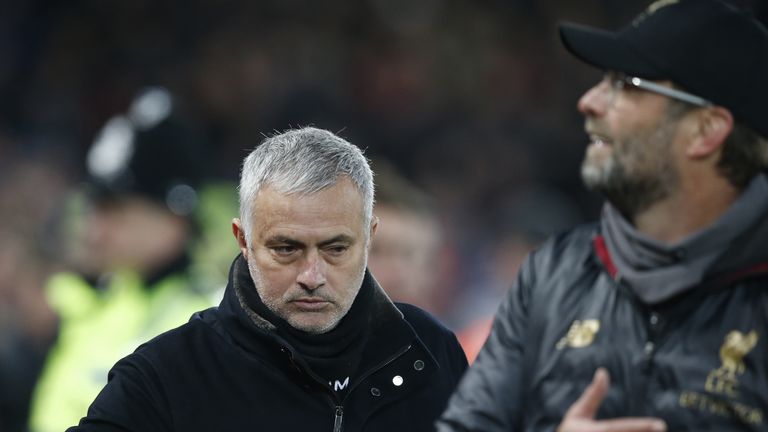 Jose Mourinho liegt mit ManUtd. bereits 19 Punkte hinter Liverpool.