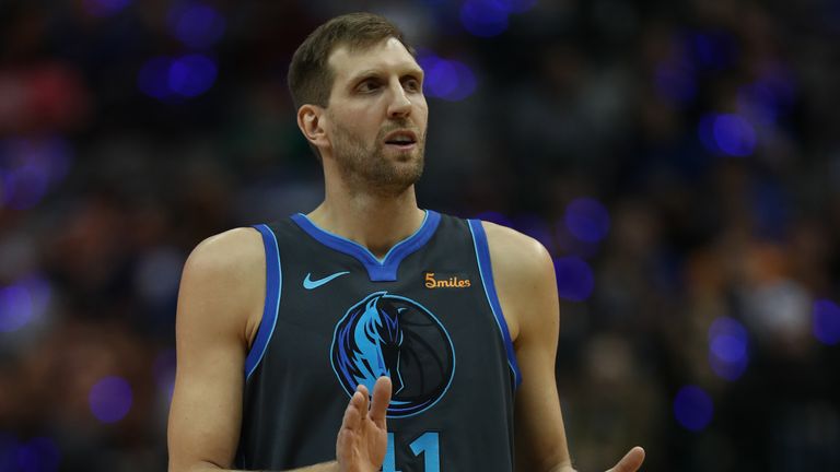 Dirk Nowitzki verliert mit den Dallas Mavericks erneut.