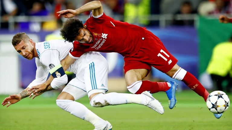 Mai 2018: Im Champions-League-Finale von Kiew ringt Titelverteidiger Real Madrid den FC Liverpool mit 3:1 nieder. Im Fokus: Das Foul von Sergio Ramos an Mo Salah. Der Liverpool-Knipser muss nach 30 Minuten verletzt runter. 