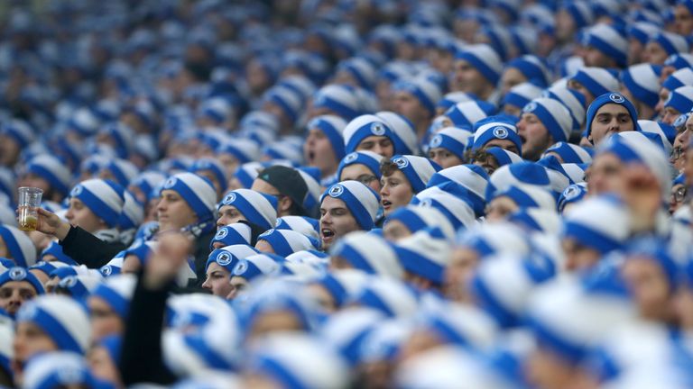 7. FC Schalke 04 - Zuschauerschnitt: 62.271, Fassungsvermögen: 61.816, Heimspiele/ausverkauft: 8/4
(Quelle: transfermarkt.de)