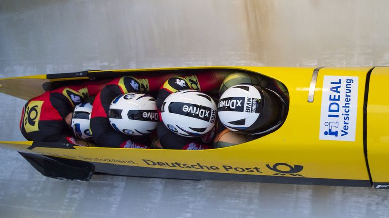 Nico Walther ist mit seinem Viererbob beim Heimrennen in Winterberg den Sieg eingefahren.