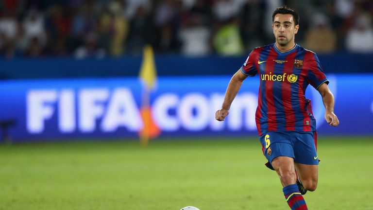 2009 hätte Xavi vom FC Barcelona jubeln können. Doch die Trophäe ging an seinen Teamkollegen Lionel Messi. CR7 landete auf dem zweiten Platz.