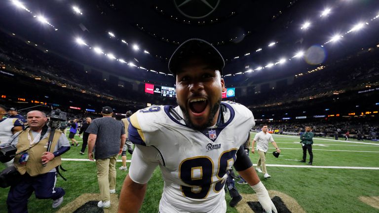 Aaron Donald (Defensive Tackle): Selten wurde ein Spieler von den Quarterbacks dieser Welt so sehr gefürchtet. Aaron Donald, Defensive Tackle, ist 1,85m groß, bringt 127kg auf die Waage und führt die Liga mit 20,5 Sacks in dieser Saison überlegen an.