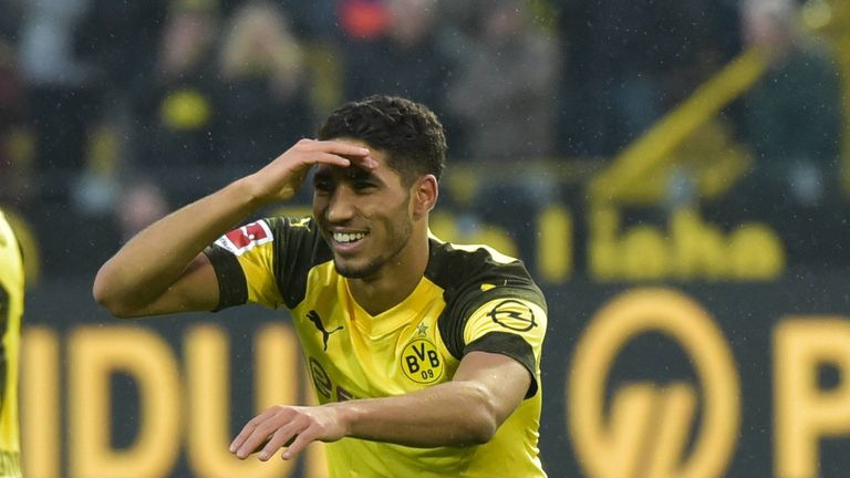 Achraf Hakimi: Zeigte offensiv eine ganz starke Vorstellung, die er in der 24. Minute mit seinem Treffer krönt. Erkämpft sich zudem vor dem 2:0 durch Reus den Ball und bereitet mustergültig vor. Defensiv nach einem Wackler zu Beginn solide - NOTE: 1