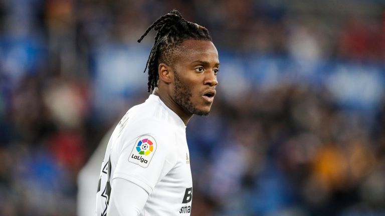 Michy Batshuayi (FC Valencia) - Bei den Spaniern hat der Stürmer keine Zukunft mehr, die Leihe soll demnächst beendet werden. Nach seiner Rückkehr zu Chelsea soll er dann direkt wieder verliehen werden. Everton und Monaco sind wohl interessiert.