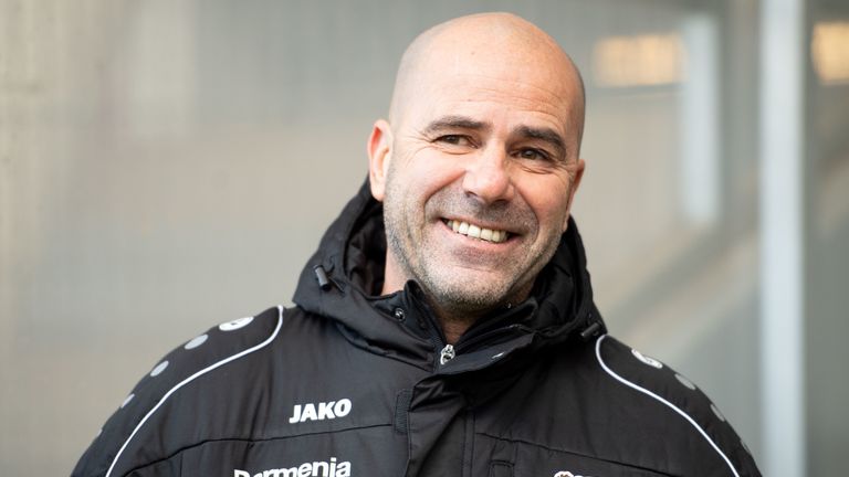 Peter Bosz startet bei Leverkusen mit einem Sieg.