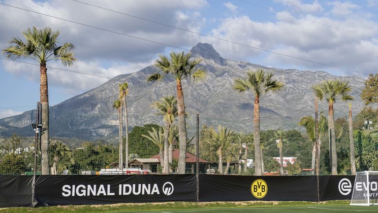 Borussia Dortmund: Der Bundesliga-Spitzenreiter setzt auf Altbewährtes und schwitzt unter der Sonne Spaniens. In Marbella stehen zwei Testspiele gegen Fortuna Düsseldorf und Feyenoord Rotterdam auf dem Programm. 