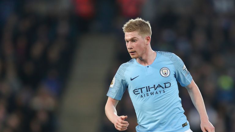 De Bruyne: Der Belgier fehlte zuletzt wegen muskulären Problemen. Der Spielmacher bildet mit Fernandinho und David Silva laut Guardiola „the golden triangle“ im Mittelfeld. Für ihn könnten sonst Gündogan oder Bernardo Silva ins Team rutschen.