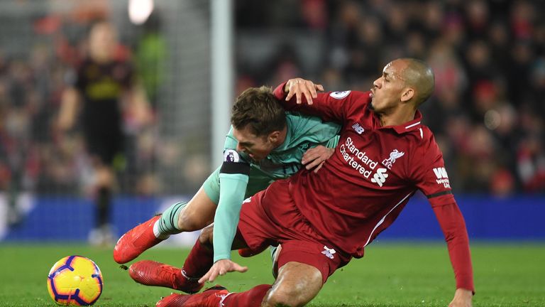 Fabinho: Der zweite Sechser im System der Reds. Der Brasilianer benöigte eine längere Anlaufzeit, um sich an das Spiel der Reds zu gewöhnen. Erst Ende Oktober kämpfte er sich ins Team. Vorteil ManCity – 2:3!