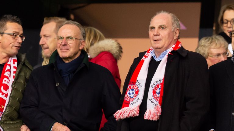 Der FC Bayern hat mit zwei wichtigen Vorstands-Mitgliedern verlängert.