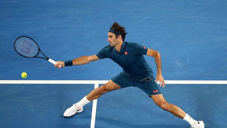 Roger Federer duelliert sich mit Stefanos Tsitsipas bei den Australian Open.