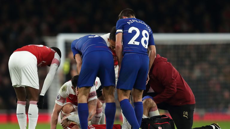 Hector Bellerin reißt sich im Derby gegen Chelsea das Kreuzband.