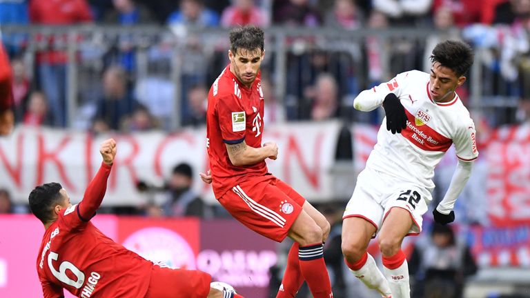 Javi Martinez: Fand überhaupt keinen Zugriff gegen die aggressiven Stuttgarter und konnte das Spiel der Bayern zu keinem Zeitpunkt ordnen. Musste zur Pause für Gnabry in der Kabine bleiben. NOTE 5