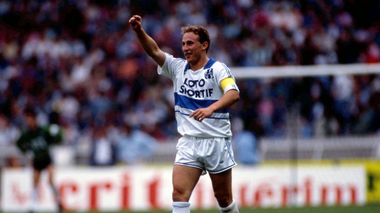 Jean-Pierre Papin (Foto) führt in der französischen Ligue 1 mit 156 Toren die Torschützentabelle an. Der Portugiese Pauleta folgt ihm mit 141 Treffern auf Platz zwei.