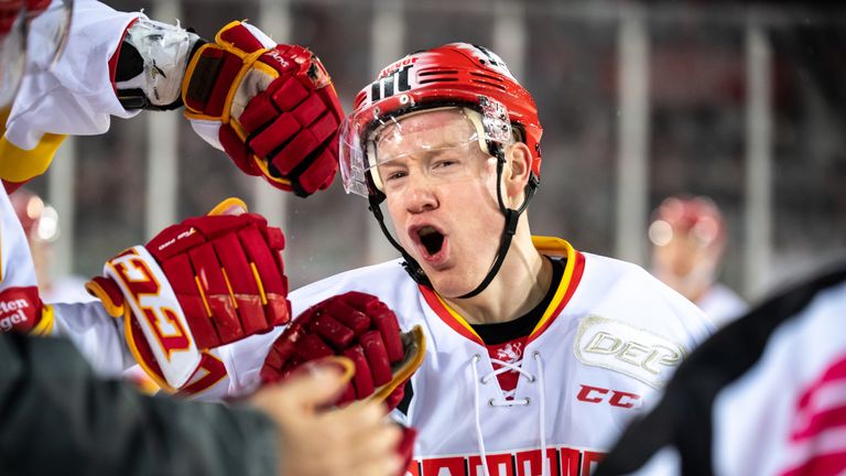 Düsseldorf bejubelt den Derby-Sieg gegen Köln. 