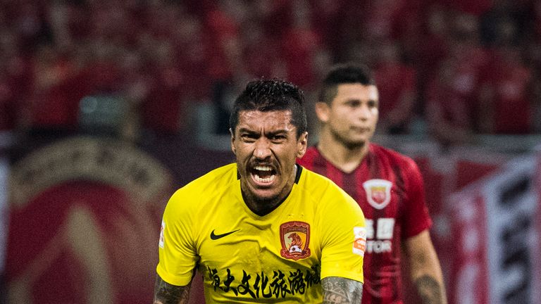 PAULINHO: Der Brasilianer ist ein wahrer China-Experte: 2015 legt Guangzhou Evergrande 14 Millionen Euro auf den Tisch von Tottenham. Zwei Jahre später zahlt Barcelona 40 Millionen. Anfang des Jahres ging es wieder zurück nach China - Kosten: 42 Mio.