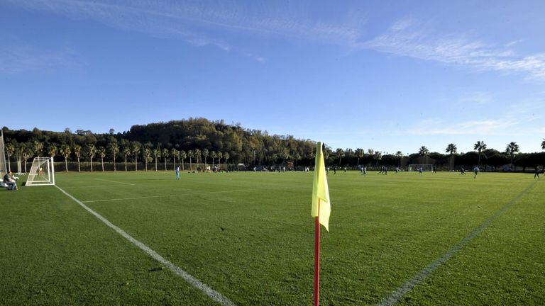 SC Freiburg: Ab in den Süden! Trainer Christian Streich lässt sein Team in Andalusien im Luxusresort Sotogrande schwitzen. 