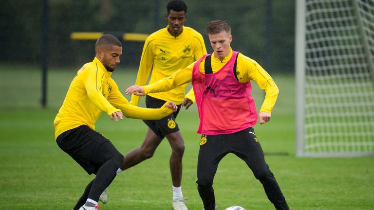 Auch Dzenis Burnic (r.) und Jeremy Toljan (l.) sind Streichkandidaten bei den Schwarz-Gelben und können gehen. Burnic wäre im Sommer ablösefrei. Toljan lehnte im Sommer einen Wechsel ab, setzte sich aber auch unter Lucien Favre nicht durch.