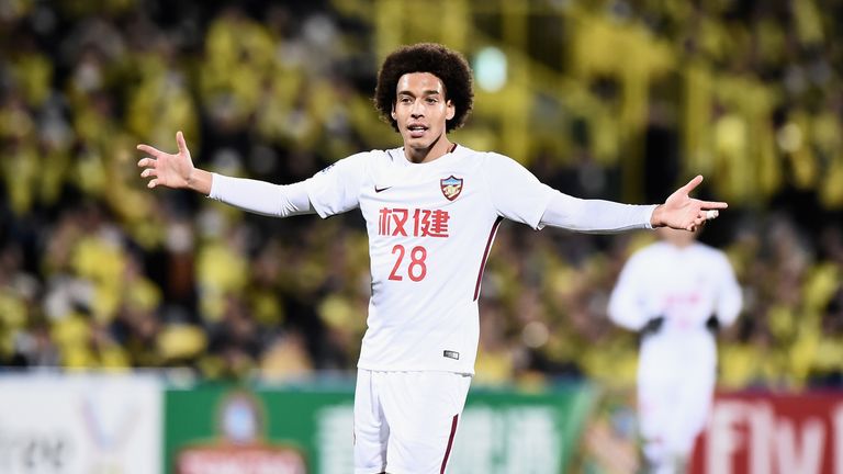 ALEX WITSEL: Dem BVB war der Mittelfeldstratege im letzten Sommer 20 Millionen Euro wert. Für die gleiche Summe zog es den belgischen Nationalspieler in der Wintertransferperiode 2017/18 von St. Petersburg zu Tianjin Tianhai.