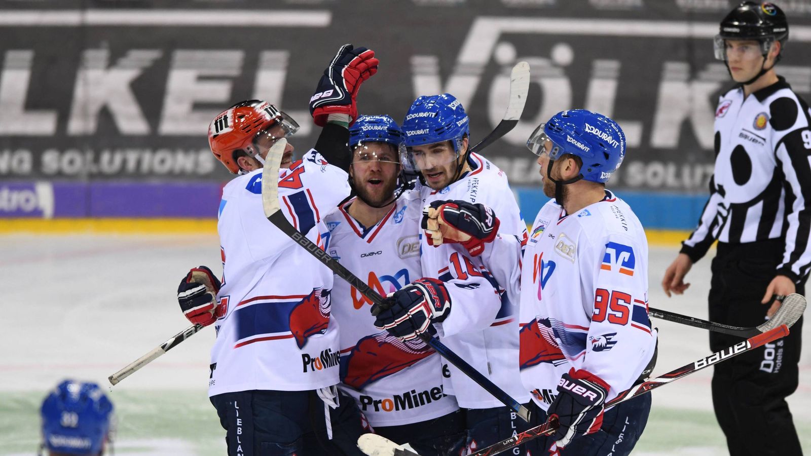 DEL: Adler Mannheim Siegen Im Topspiel Gegen Düsseldorfer EG ...