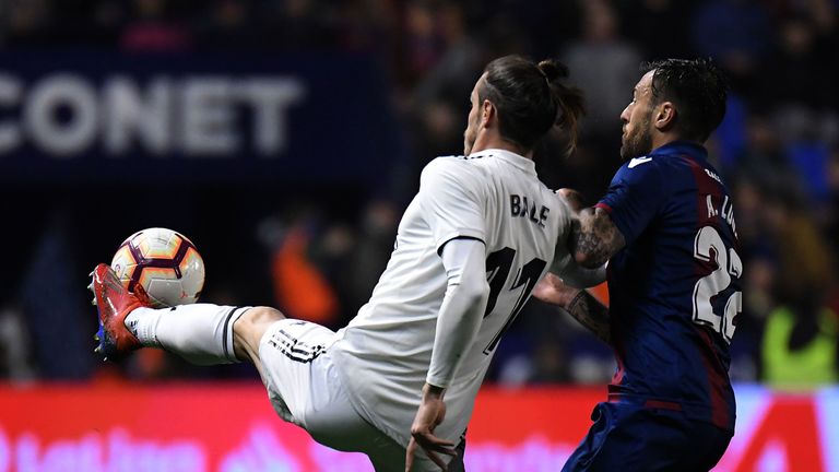 Gareth Bale sichert Real drie Punkte bei Levante.