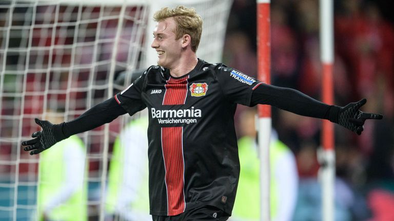 Julian Brandt ist mit zwei Toren und zwei Vorlagen der Mann des Tages beim 5:1-Sieg von Bayer Leverkusen in Mainz.
