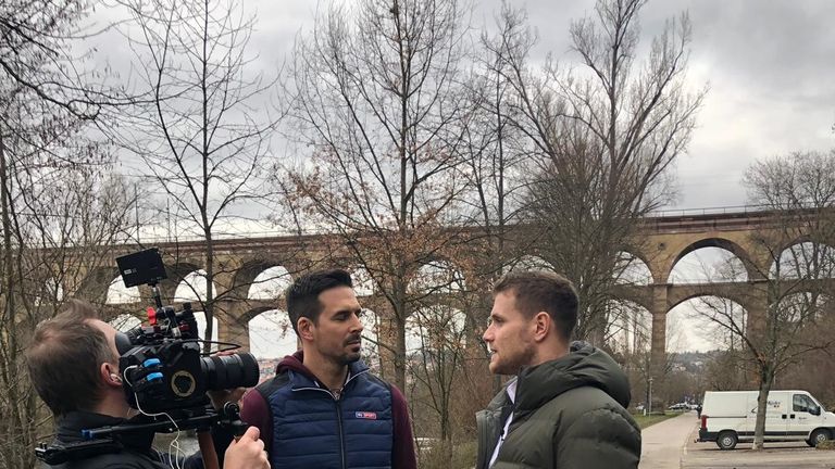 Sky Moderator Dennis Baier traf Mimi Kraus im Vorfeld des Spiels zwischen Bietigheim und Ludwigshafen. Den Beitrag gibt es Sonntag ab 13:30 Uhr im Vorlauf der Partie zu sehen. 