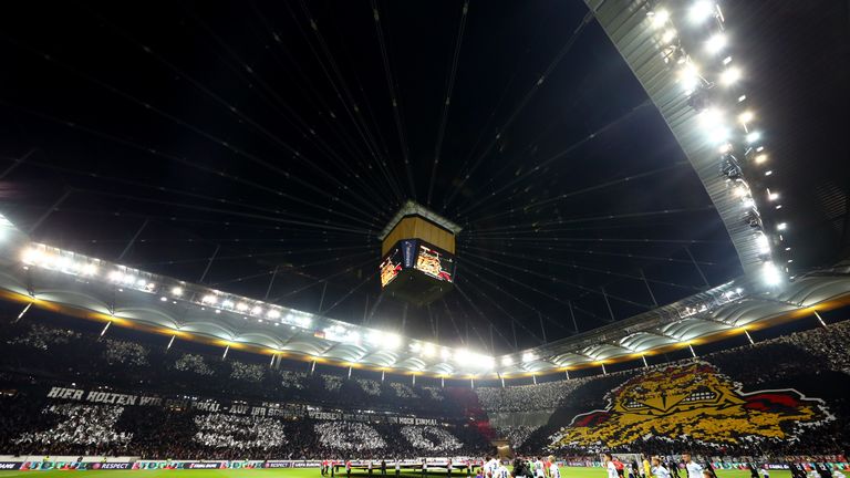 In dieser Saison kehrte Eintracht Frankfurt wieder auf die internationale Bühne zurück. Im Gruppenspiel gegen Lazio Rom machten die Fans da weiter, wo sie 2014 aufgehört hatten. Das ganze Stadion wurde mit einer Choreo eingekleidet. Die SGE gewann das Spiel mit 4:1.