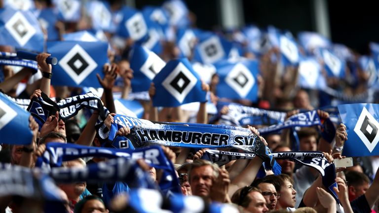 Die Fans des Hamburger SV ärgern sich über die erhöhten Ticketpreise am letzten Spieltag gegen den MSV Duisburg. 