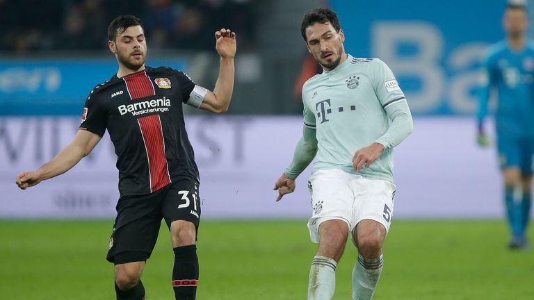 MATS HUMMELS: Der Innenverteidiger zeigte Licht und Schatten. Er präsentierte sich mit feinen Pässen stark in der Spieleröffnung und hatte viele gute Ideen. Beim Gegentor zum 1:2 nicht auf der Höhe, als er den Pass in die Tiefe zuließ. NOTE: 4